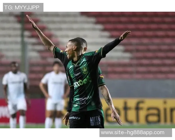 法丙精彩瞬间35米远射破门球员展现绝佳技术与力量