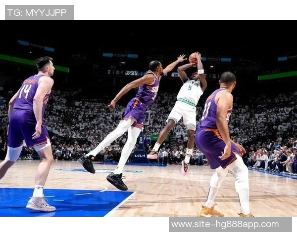 克拉克斯顿表现出色9投6中贡献14分6篮板3助攻1抢断1盖帽助球队获胜