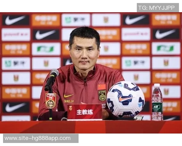 国足主帅邵佳一访问皇马与弗洛伦蒂诺合影并获赠象征荣誉的10号球衣 国足主帅邵佳一访问皇马与弗洛伦蒂诺合影并获赠象征荣誉的10号球衣